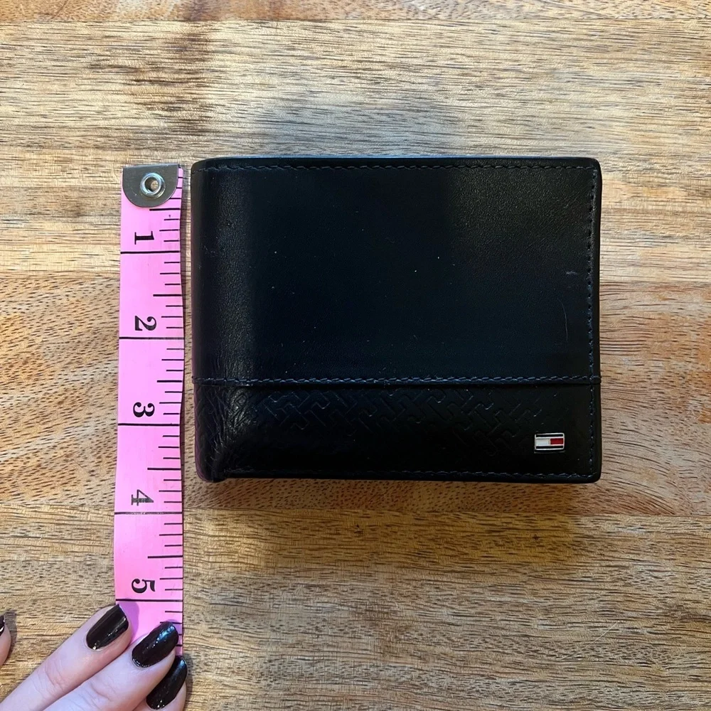 Tommy Hilfiger Black Genuine Leather Bifold Wallet w/ ID Window